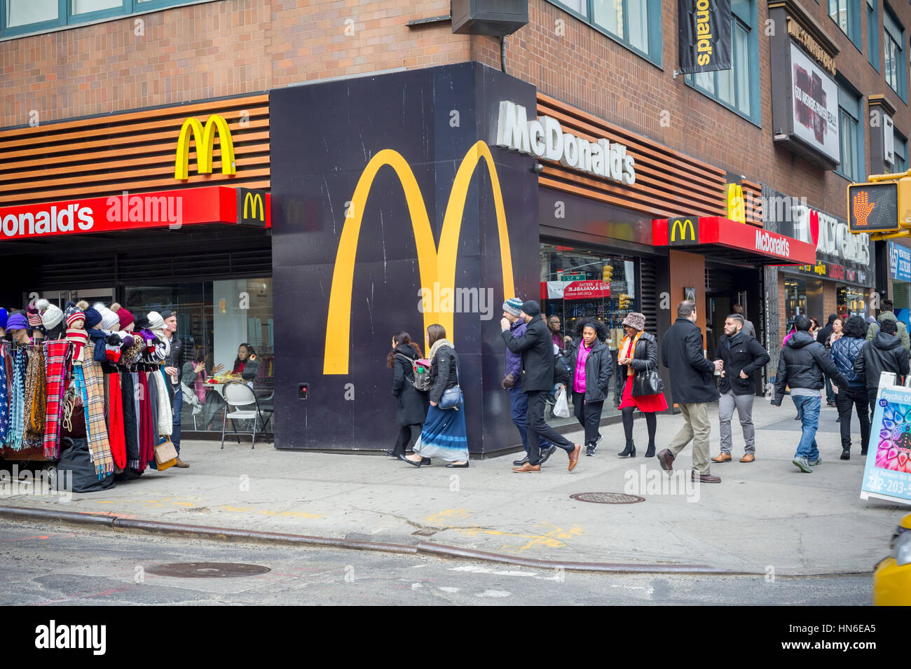 Un ristorante McDonald's in Midtown Manhattan a New York Domenica, 5 febbraio 2017. (© Richard B. Levine) Foto Stock