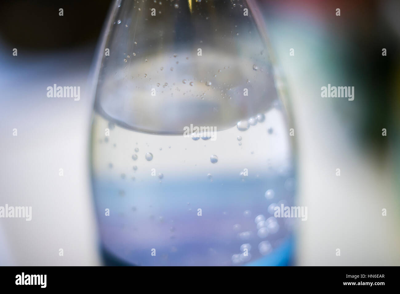 Una bottiglia di acqua gassata in New York Domenica, 5 febbraio 2017. (© Richard B. Levine) Foto Stock