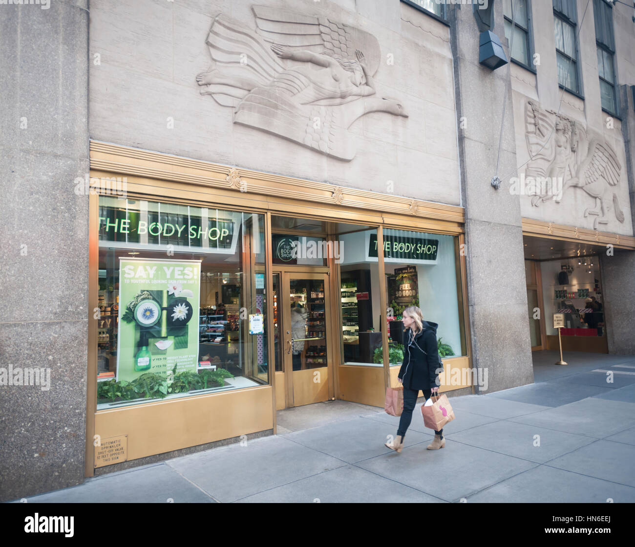 Un negozio di The Body Shop in Rockefeller Center di New York il Mercoledì,  8 febbraio 2017. L'Oréal, proprietario di oltre tremila store etica della  catena di cosmetici per oltre dieci anni