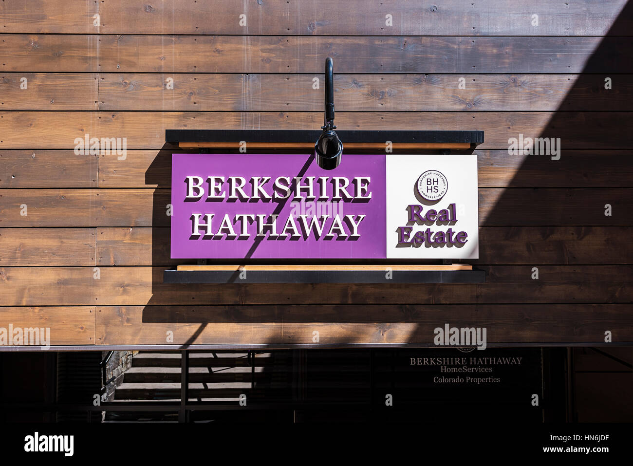 Vail, STATI UNITI D'AMERICA - settembre 10,2015: Un Berkshire Hathaway immobiliare di firmare a Vail Colorado Foto Stock
