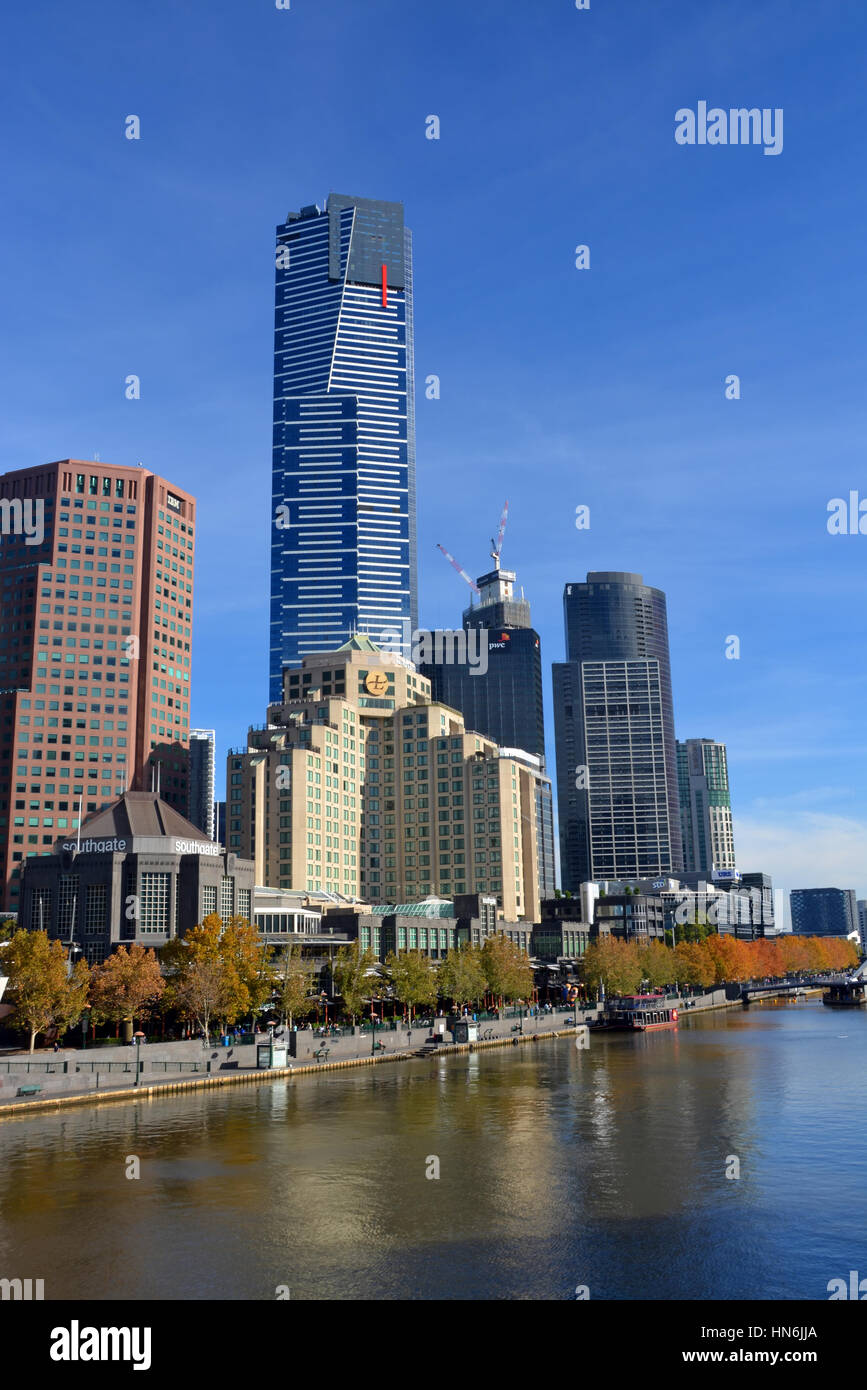 Melbourne, Australia - 14 Maggio 2014: il 88 Storia Eureka Tower Building, sulla riva sud del Fiume Yarra in autunno. Edificio più alto nel Sud Foto Stock