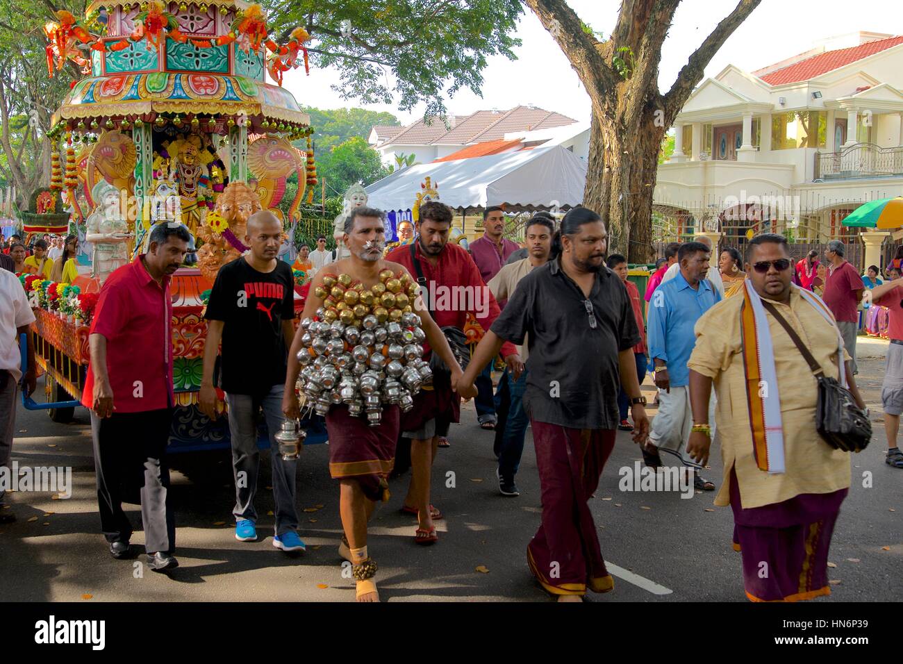 Thaipusam celebrazione in Penang. I devoti di eseguire kavadi attam verso il Signore Murugan, il dio della guerra nell'Induismo. Foto Stock