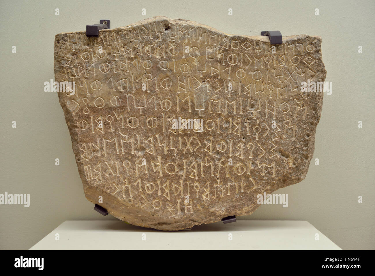 Epigrafe funeraria. Qaryat al-FAW. Fine primo millennio A.C. Calcare. Museo Nazionale di Riyadh. Arabia Saudita. Foto Stock