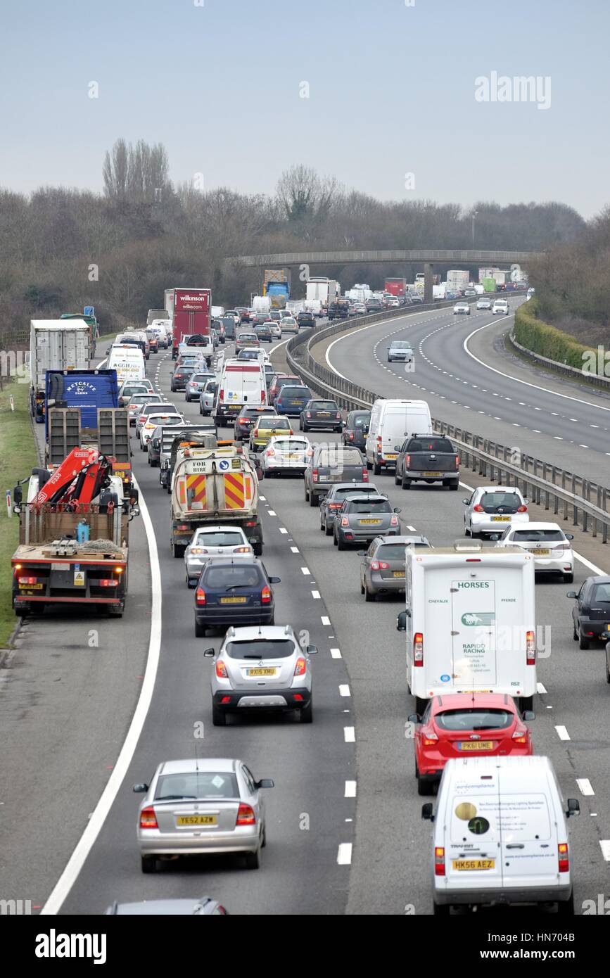 Traffico stazionario sulla autostrada M3 a Shepperton Surrey UK Foto Stock