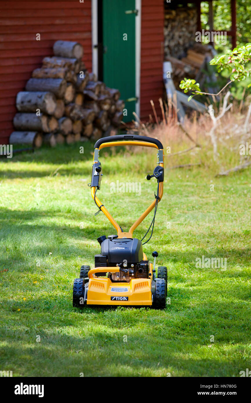 FALCIATRICE DA GIARDINO. Foto Stock