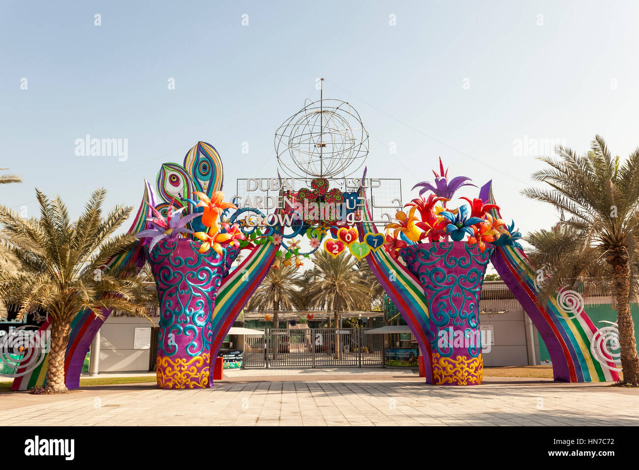 DUBAI, Emirati Arabi Uniti - 6 Dic, 2016: Il Giardino di Dubai candelette di intrattenimento per tutta la famiglia parco di ingresso gate. Dubai, Emirati Arabi Uniti Foto Stock