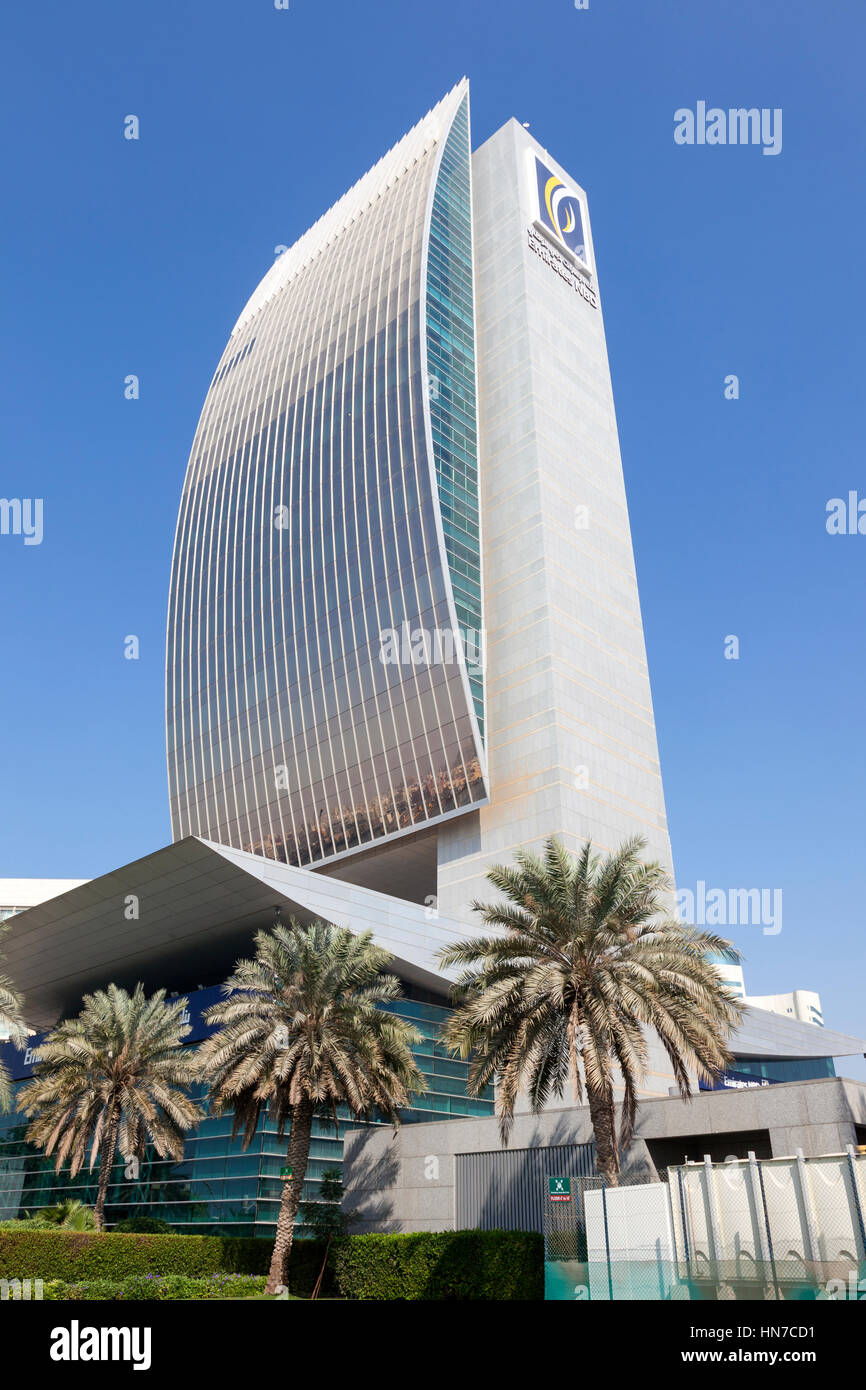 DUBAI, Emirati Arabi Uniti - 6 Dic, 2016: La Emirates Bank e la Banca nazionale di Dubai edificio in Deira. Dubai, Emirati Arabi Uniti Foto Stock