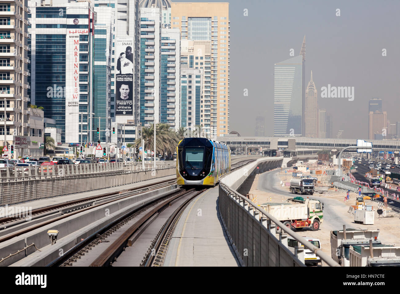 DUBAI, Emirati Arabi Uniti - 5 Dic, 2016: moderni trolley car al nuovo servizio di tram nella città di Dubai. Emirati Arabi Uniti, Medio Oriente Foto Stock