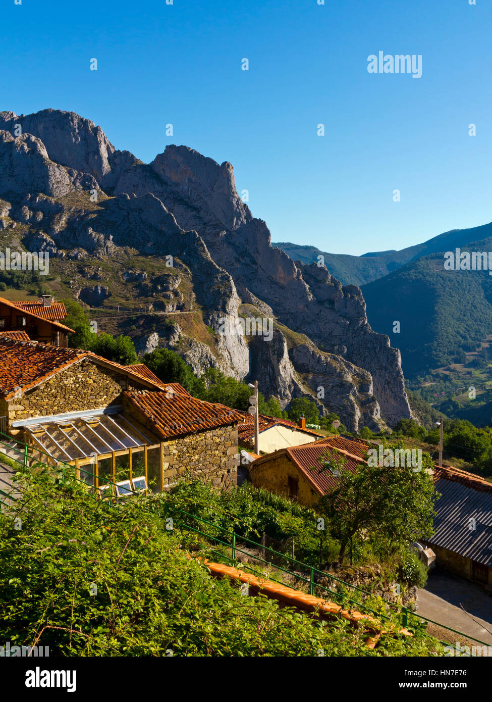 Cucayo un villaggio di montagna nel Parco Nazionale di Picos de Europa in Cantabria Spagna settentrionale Foto Stock