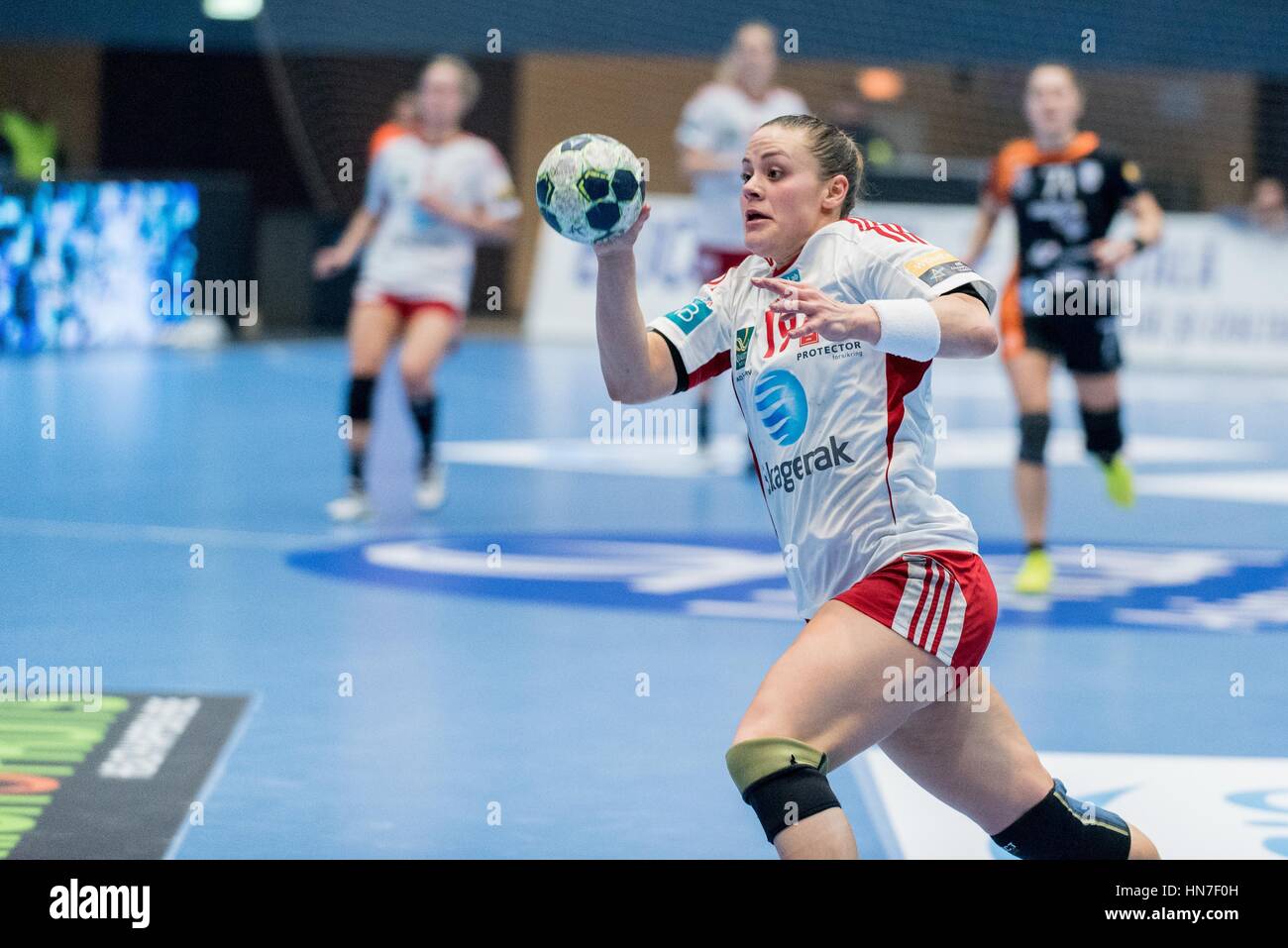 27 gennaio 2017: tè Mork #14 di Larvik durante la EHF Donne in Champions League 2016-2017 gioco tra FC CSM Bucharest ROU e Larvik (NOR) a campi sportivi polivalenti Hall, Bucarest, Romania ROU. Foto: CronosFoto/Catalin Soare Foto Stock