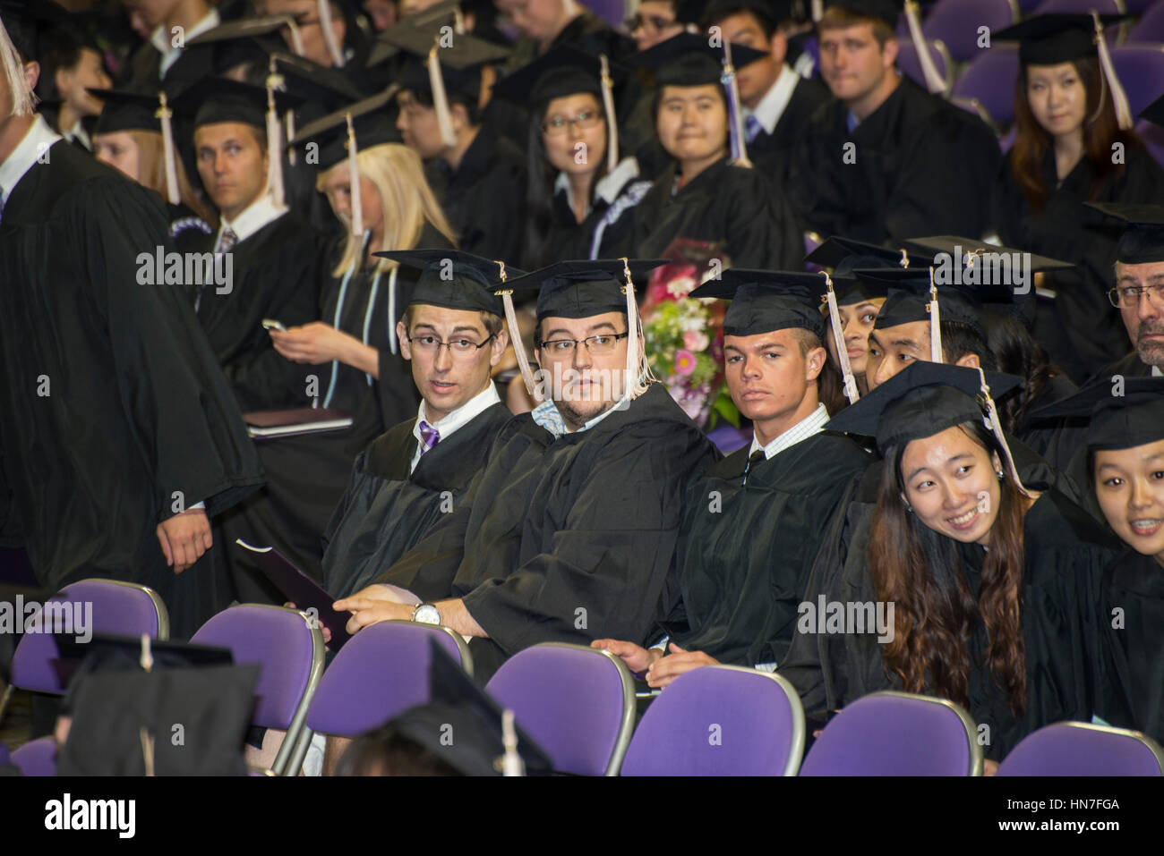 Manhattan Kansas. Kansas State University. Cerimonia di laurea. Gli studenti in attesa di ottenere il diploma. Foto Stock