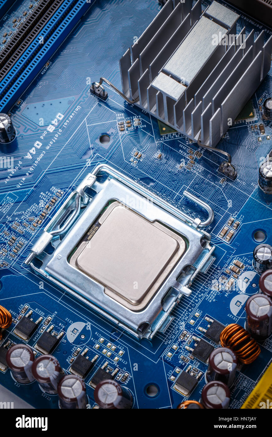 Close-up della scheda a circuito elettronico con il processore Foto Stock