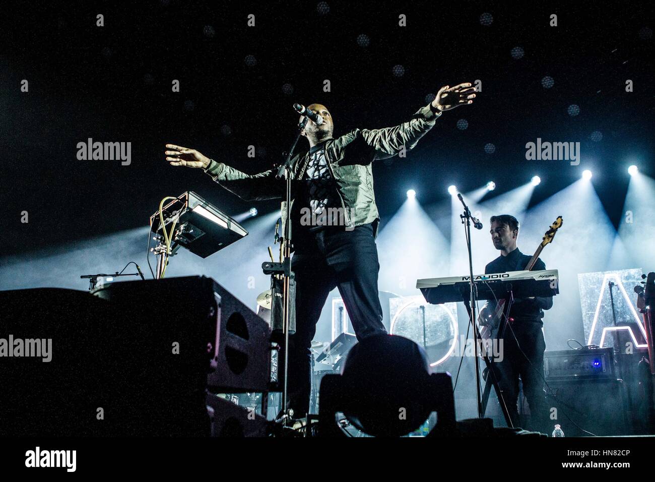 Assago, Italia. 7 febbraio, 2017. Logica esegue live al Mediolanum Forum, come sostenitore di Bastille. Credito: Mairo Cinquetti/Alamy Live News Foto Stock