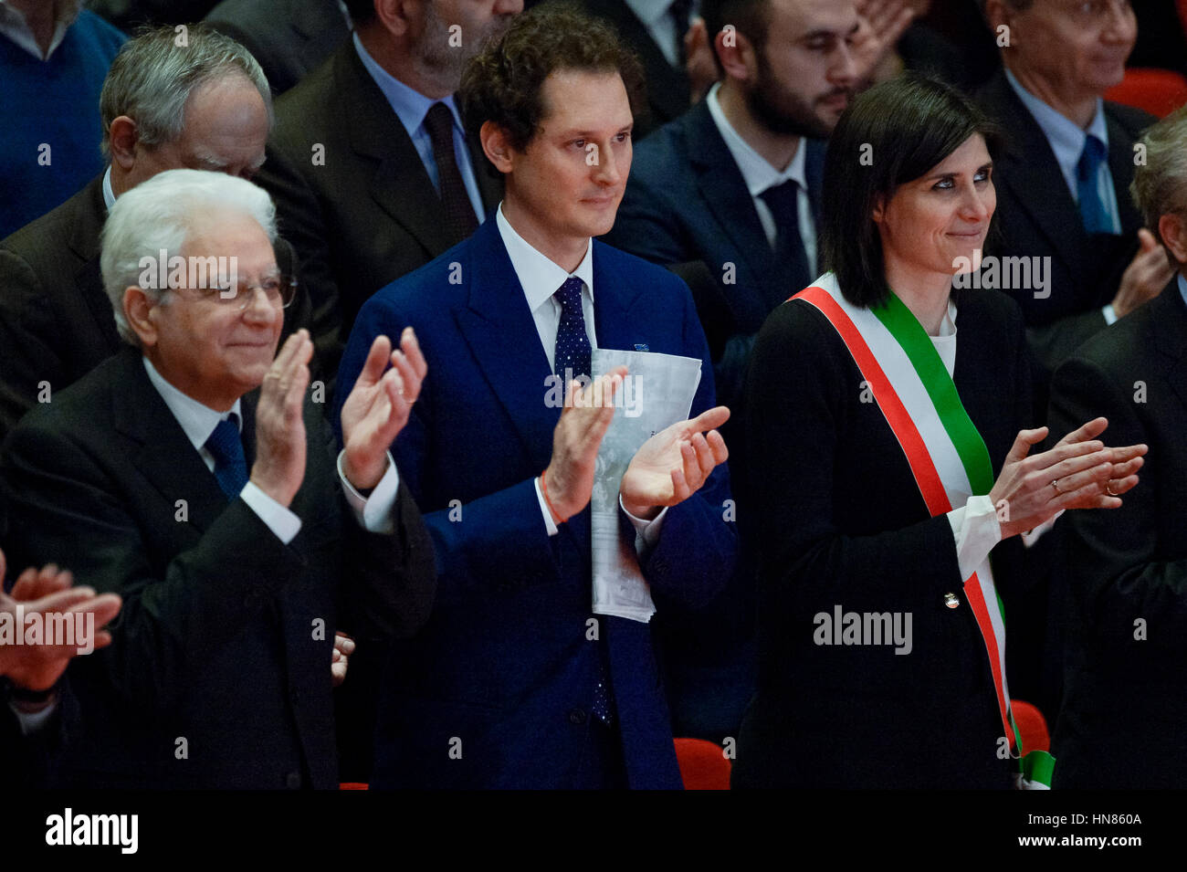 Torino, Italia. 2017 9 febbraio: Sergio Mattarella (sinistra), Presidente della Repubblica italiana, John Philip Jacob Elkann, imprenditore italiano e presidente della version Editrice S.p.A., e Chiara Appendino, sindaco di Torino, partecipare alla celebrazione del centocinquantesimo anniversario del quotidiano La Stampa. Credito: Nicolò Campo/Alamy Live News Foto Stock