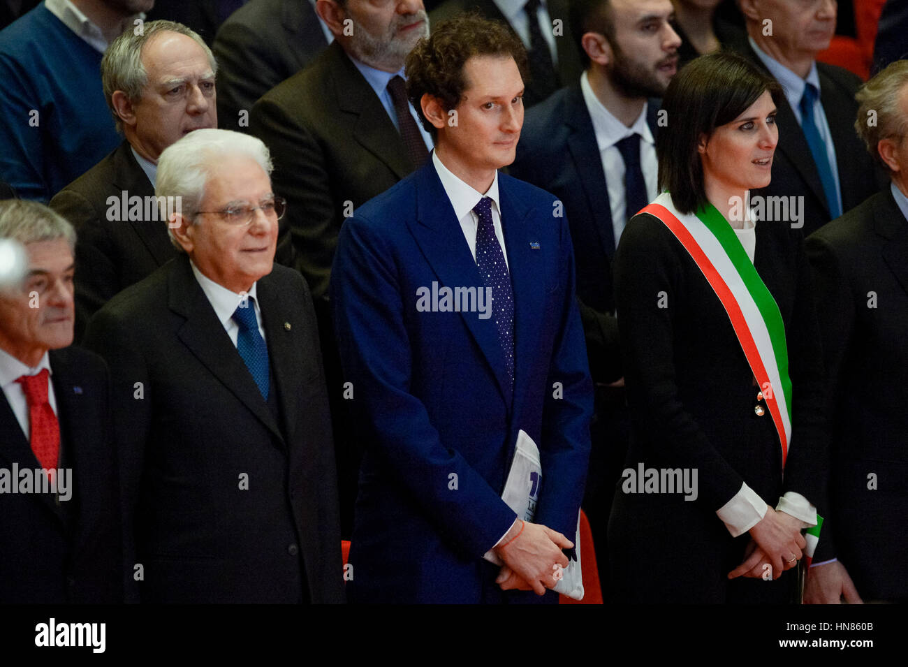 Torino, Italia. 2017 9 febbraio: Sergio Mattarella (sinistra), Presidente della Repubblica italiana, John Philip Jacob Elkann, imprenditore italiano e presidente della version Editrice S.p.A., e Chiara Appendino, sindaco di Torino, partecipare alla celebrazione del centocinquantesimo anniversario del quotidiano La Stampa. Credito: Nicolò Campo/Alamy Live News Foto Stock