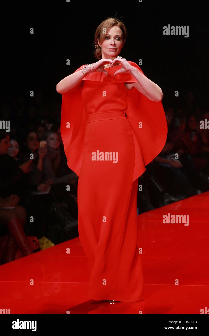 New York, NY, STATI UNITI D'AMERICA. Il 9 febbraio, 2017. Lauren Holly a NYFW A/W 2017: American Heart Association's Red Dress Collection -Fashion Show a sala da ballo Hammerstein il 9 febbraio 2017 nella città di New York. Foto Stock