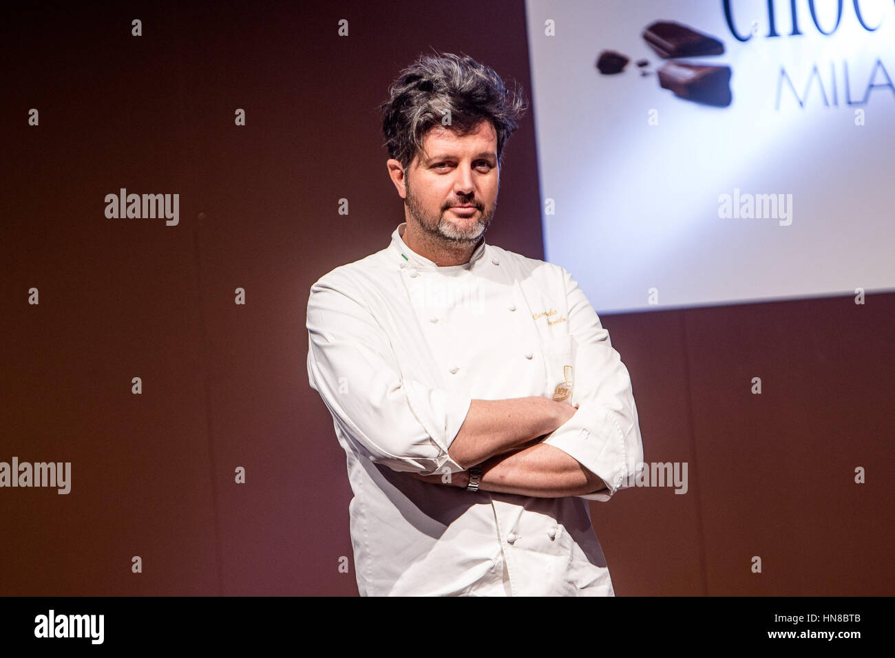 Milano, Italia. 09Feb, 2017. Il cioccolato Fashion Show al Salon du Chocolat 2017, la più importante manifestazione sul cioccolato nel mondo Credito: Mairo Cinquetti/Alamy Live News Foto Stock