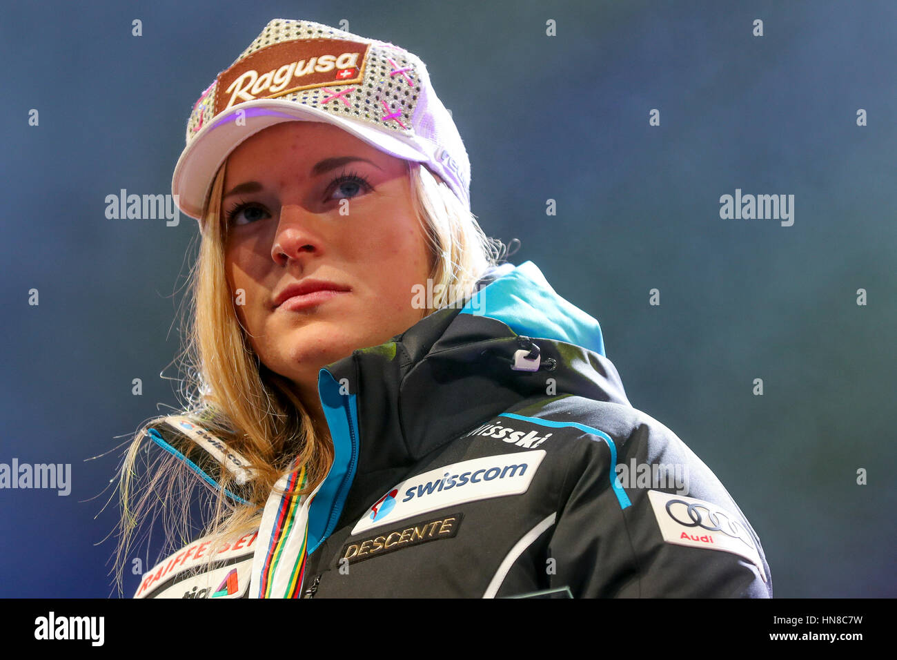 San Moritz, Svizzera. 10 Febbraio, 2017. Atleta svizzero Lara Gut presso lo sci alpino nel campionato del mondo a San Moritz, Svizzera, 10 febbraio 2017. Foto: Michael Kappeler/dpa/Alamy Live News Foto Stock