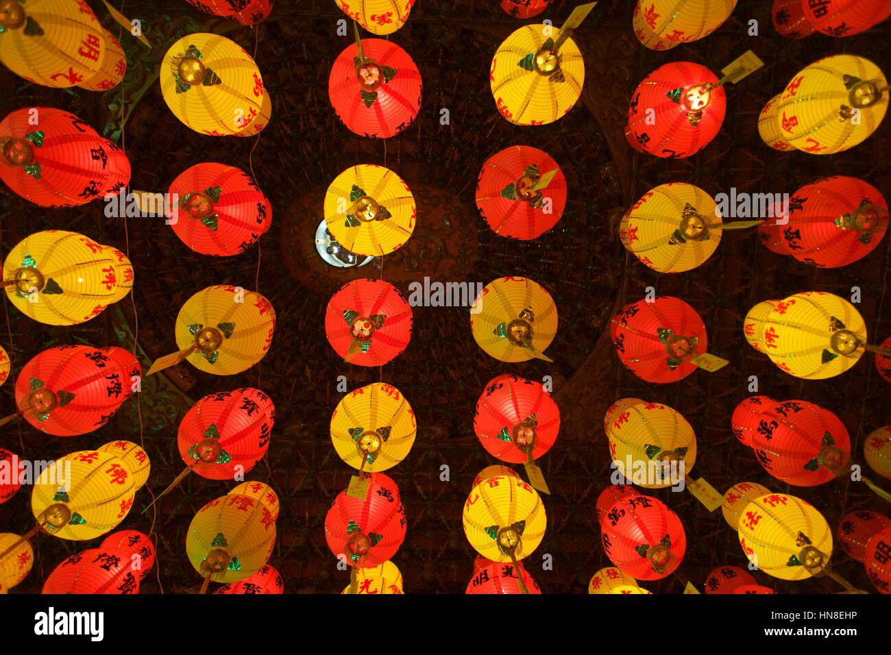 Lanterne colorate visualizzare al Tempio di Kek Lok Si durante il Nuovo Anno Cinese di Penang Foto Stock