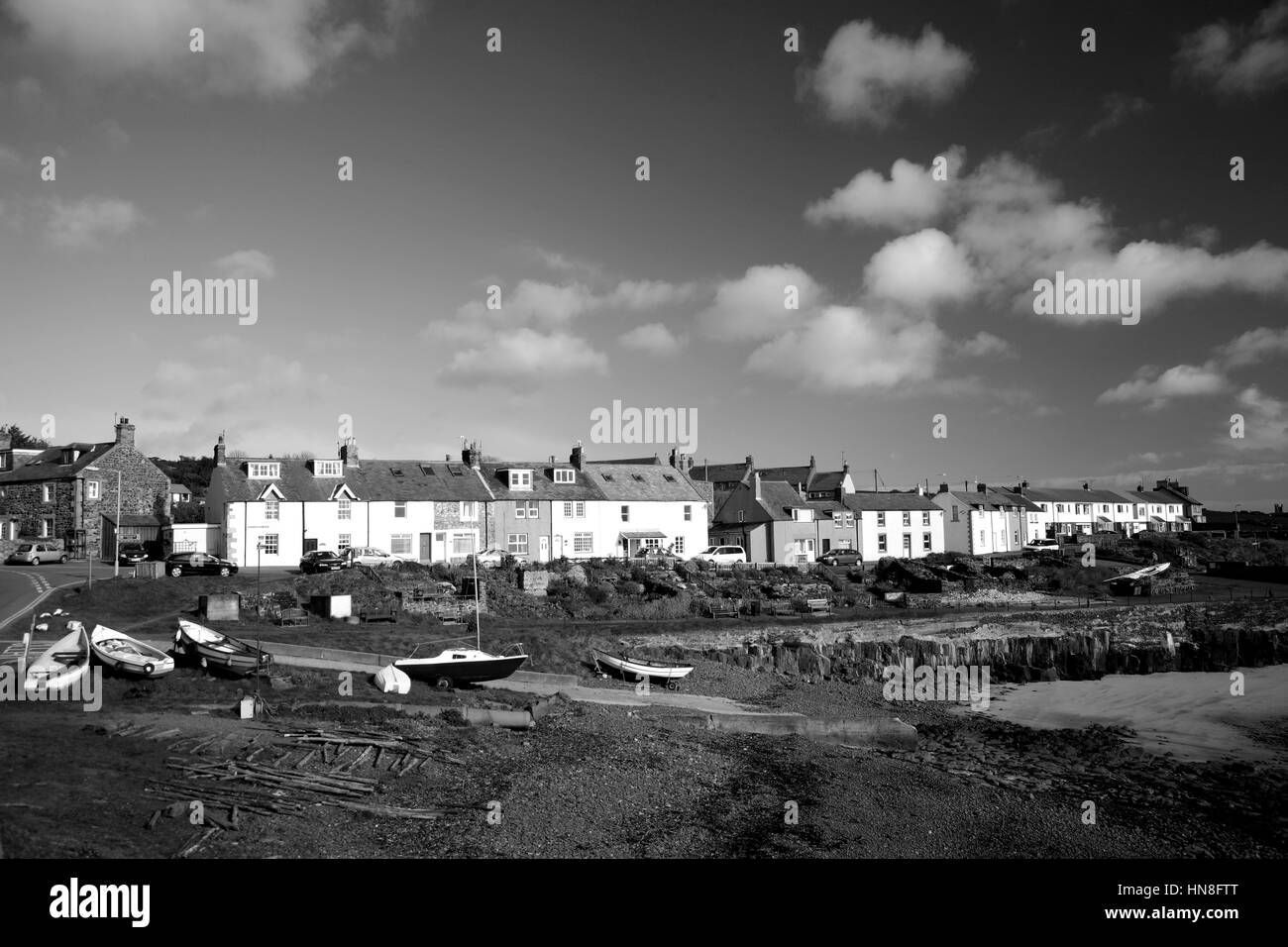 Aragosta e attività di pesca del granchio pentole, Craster villaggio Porto, a nord della costa di Northumberland, Northumbria County, England, Regno Unito Foto Stock