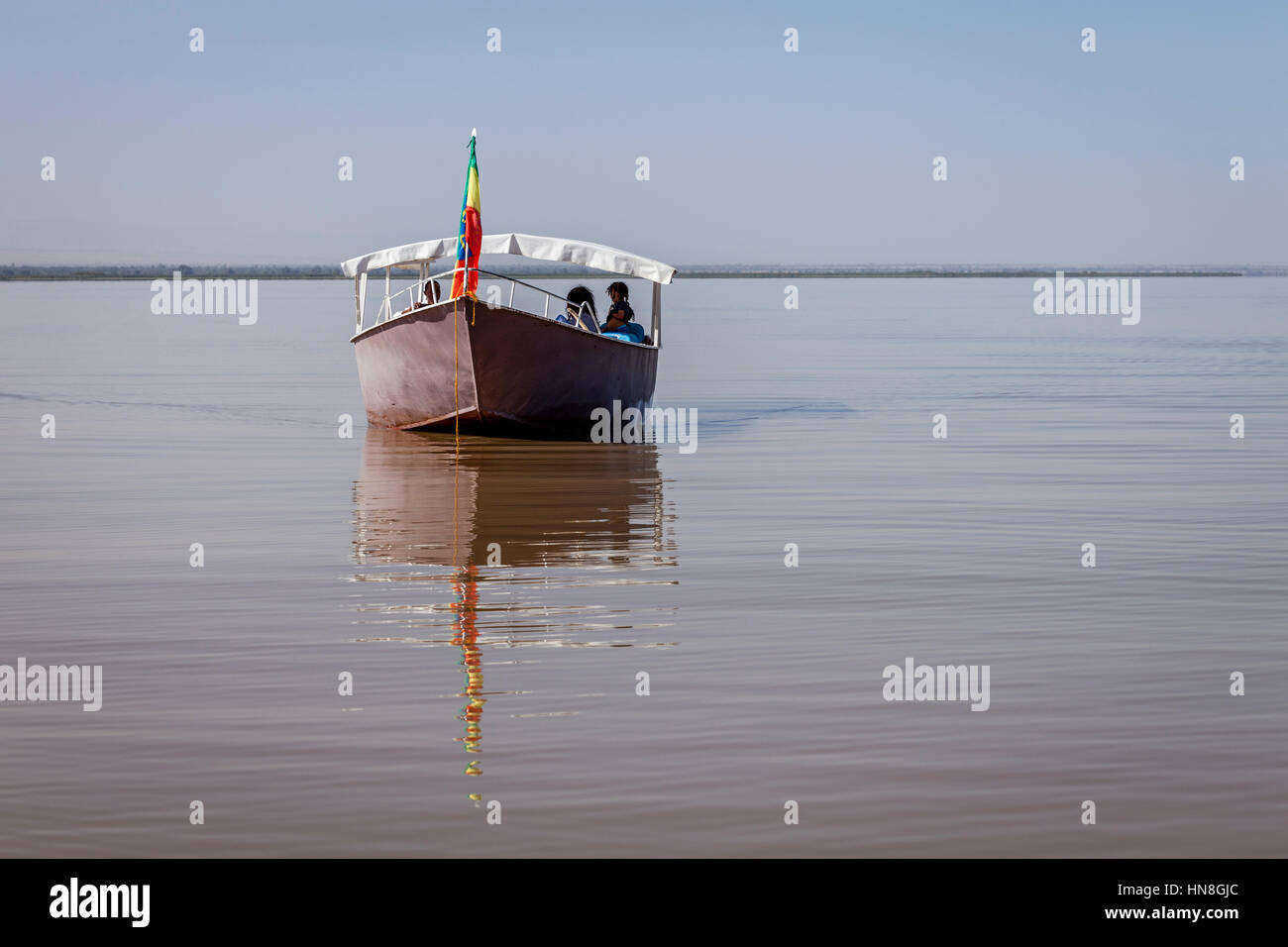 Una famiglia etiope fate un viaggio in battello sul lago, lago Ziway, Etiopia Foto Stock