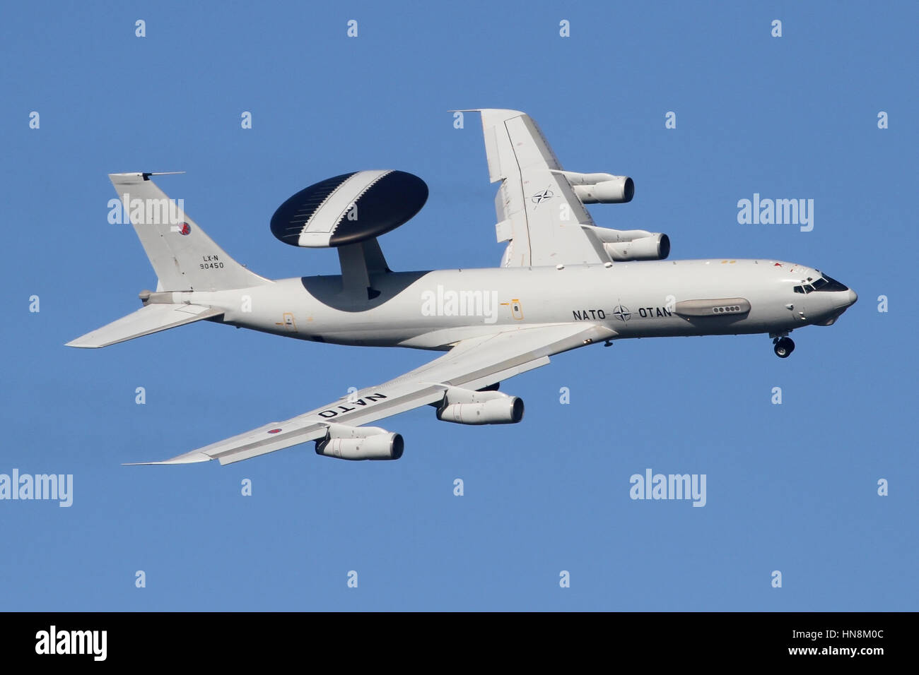 La NATO E-3A Sentry di Geilenkirchen in Germania sul circuito di RAF Mildenhall. Foto Stock