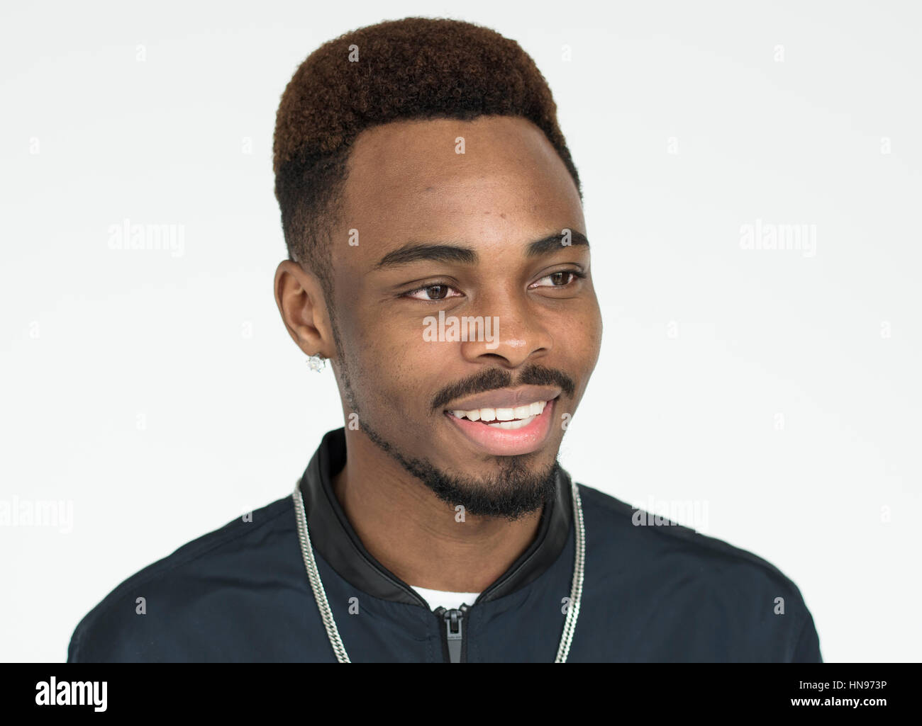 Giovane ragazzo nero leggero sorriso ritratto Foto Stock