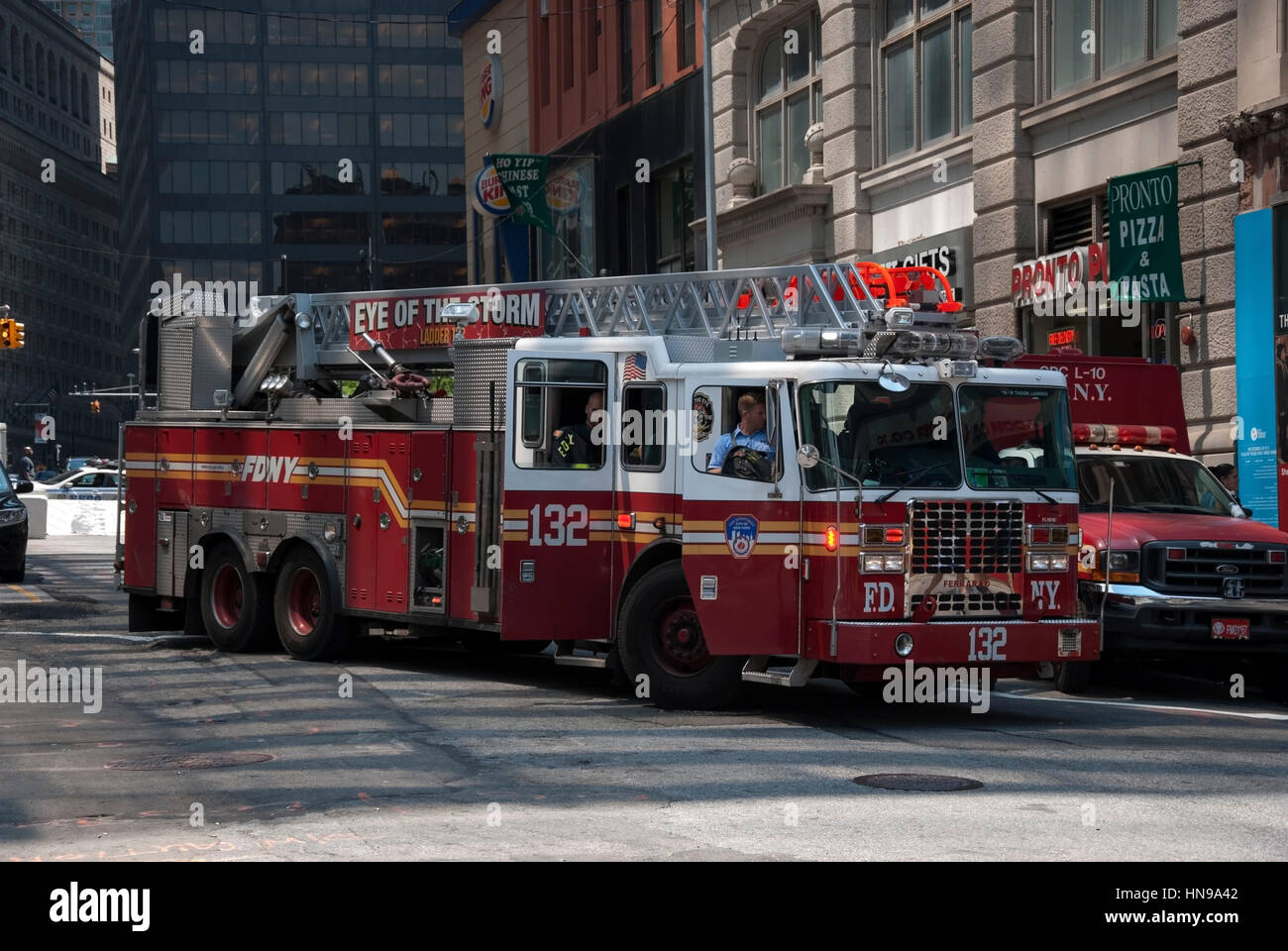 FDNY scaletta antenna 132 Liberty Street New York Foto Stock