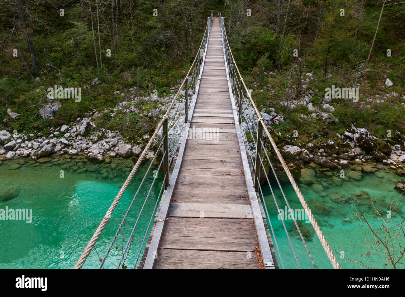 Ponte di Legno il verde turchese Soca river in Slovenia,l'Europa Foto Stock