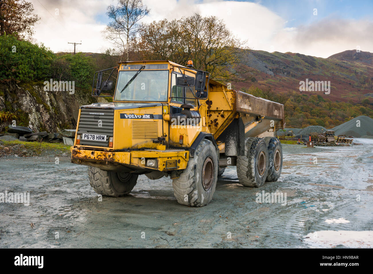 Una Volvo BM A25C 6x6 trasportatore snodato a Elterwater cava, Cumbria, Inghilterra. Foto Stock