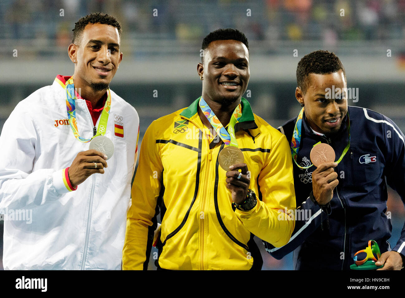 Rio de Janeiro, Brasile. Il 17 agosto 2016. Omar Mcleod (JAM) medaglia d'oro, Orlando Ortega (ESP) argento e Dimitri Bascou (FRA Foto Stock