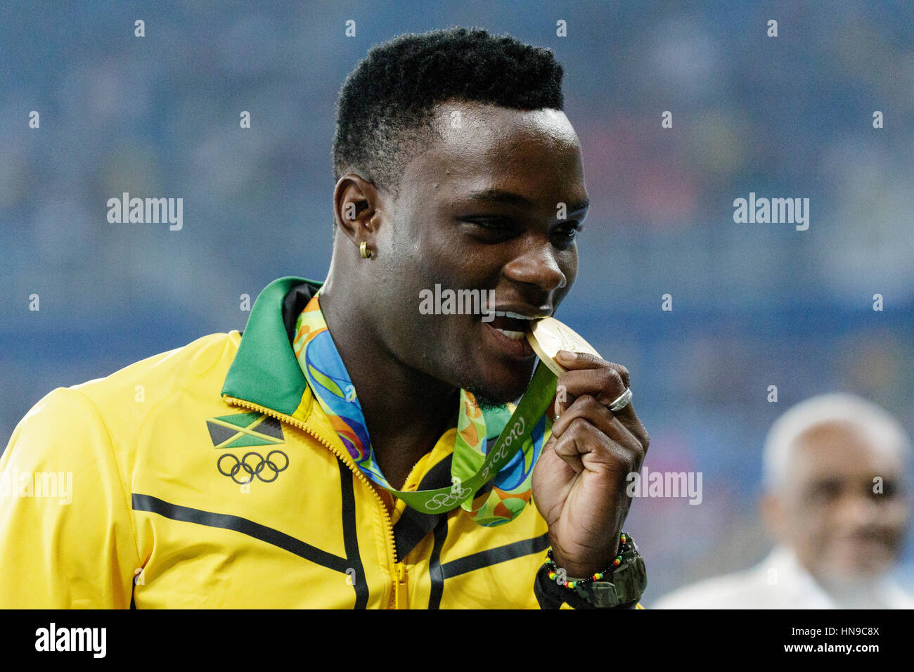Rio de Janeiro, Brasile. Il 17 agosto 2016. Omar Mcleod (JAM) medaglia d'oro negli uomini 110m Ostacoli al 2016 Olympic estate Foto Stock