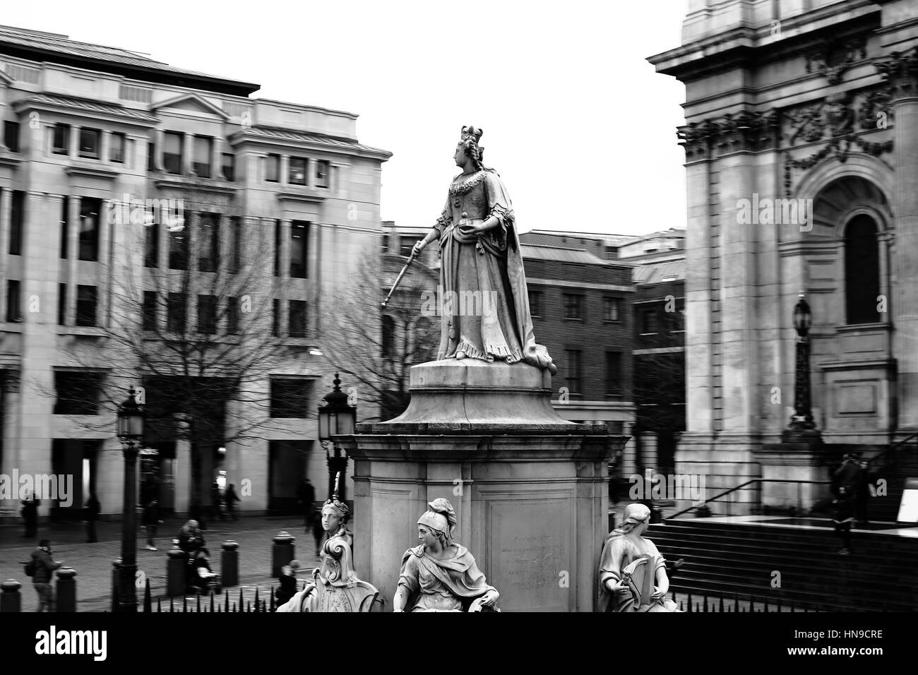 La regina Victoria Statua in Londra Foto Stock