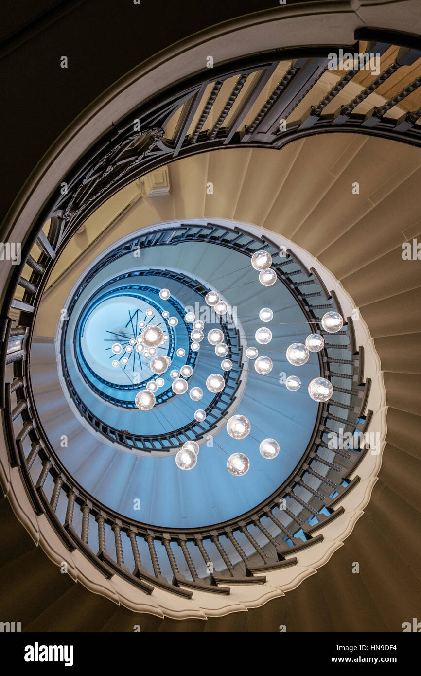 Il birraio Staircase-Heal's department store,Londra,Inghilterra Foto Stock