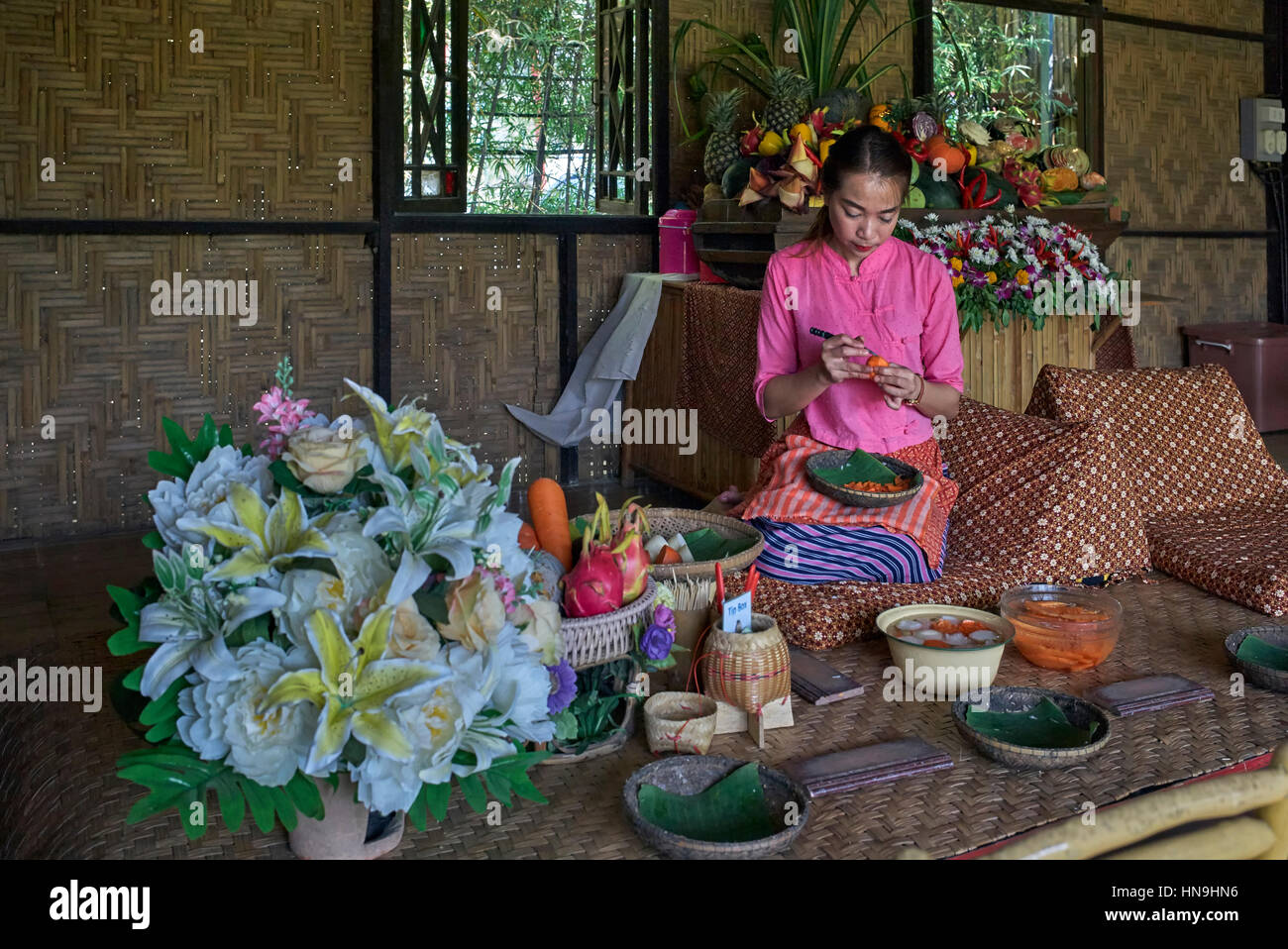 Cucina d'arte e cultura tailandese in stile artigiano. Thailandia. Persone Sud-Est asiatico Foto Stock