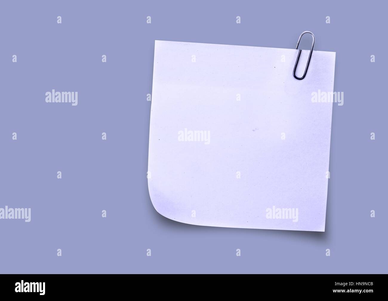Digital composito della nota adesiva contro uno sfondo neutro Foto Stock