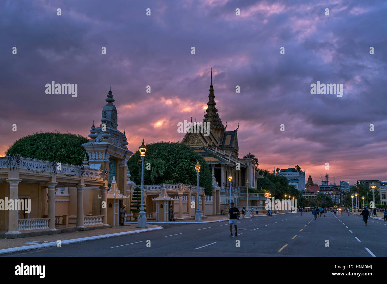 Palazzo Reale al tramonto, Phnom Penh Provincia, Cambogia Foto Stock