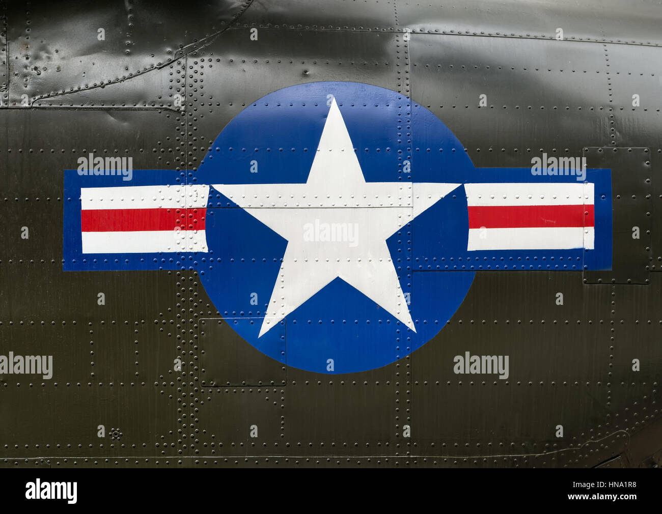 US Army roundel stripe e insegne sul lato di una guerra del Vietnam elicottero Foto Stock