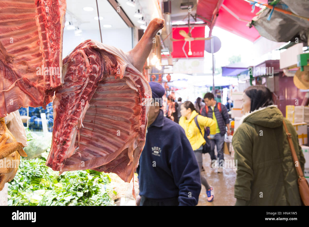 Una macelleria sulle strade di Mong Kok del distretto di Hong Kong Foto Stock