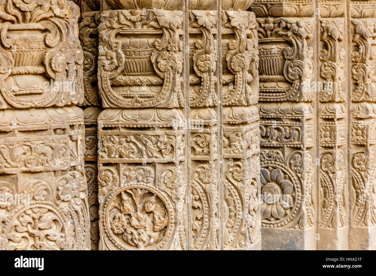 Colonne scolpite a Chand Baori stepwell in Abhaneri, Rajasthan, India. Foto Stock
