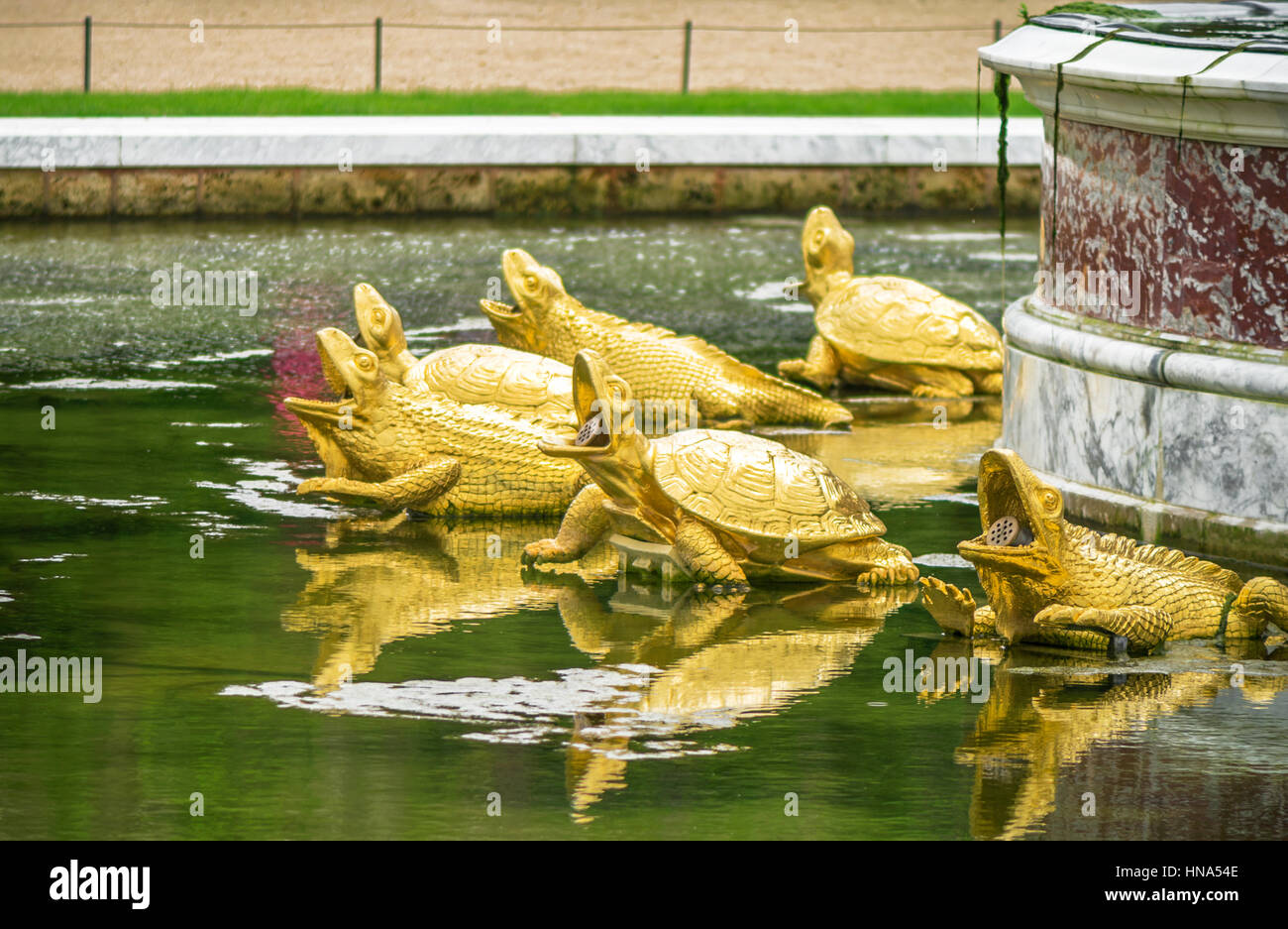 Imponenti fontane nel giardino di Versailles Foto Stock