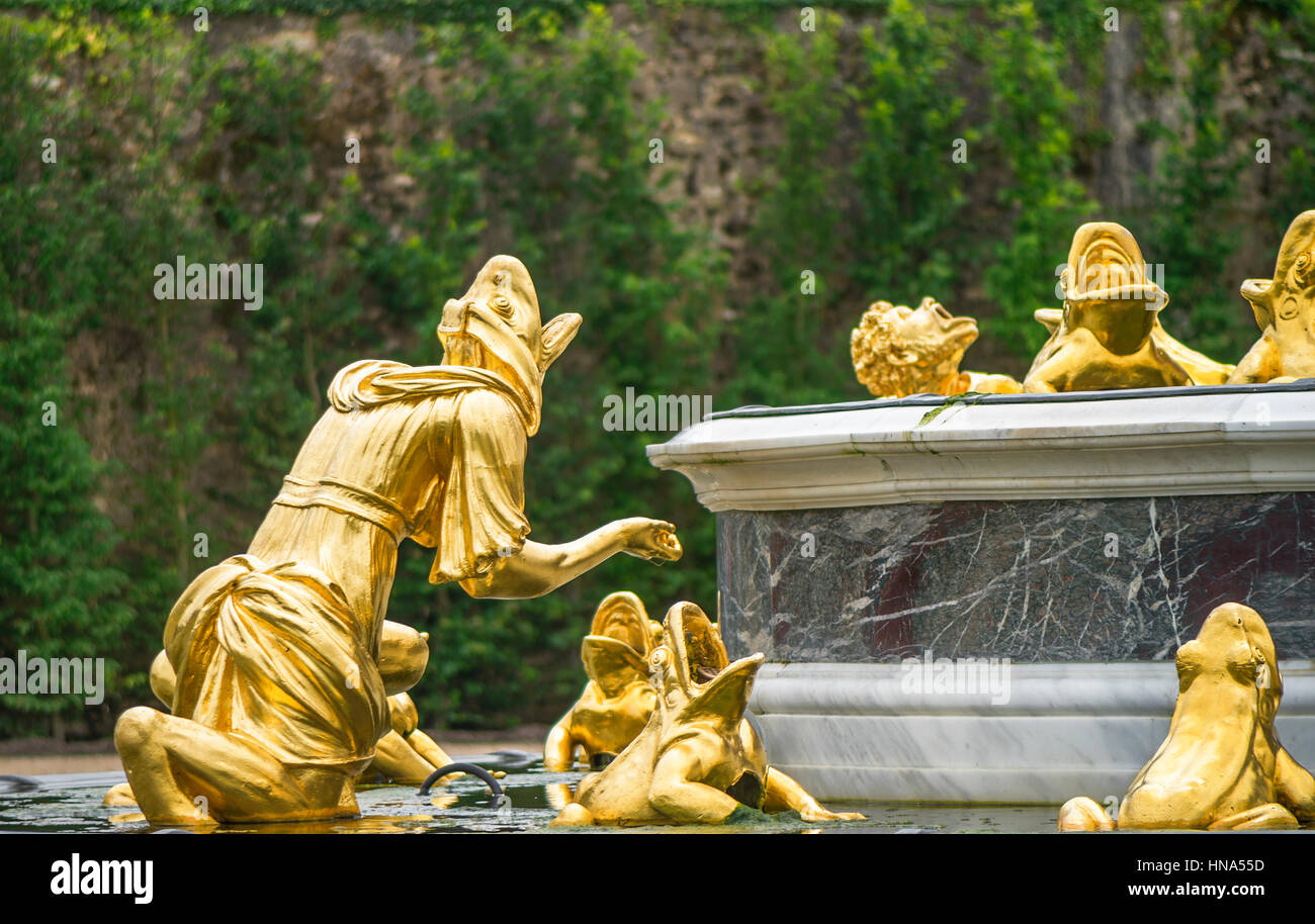 Imponenti fontane nel giardino di Versailles Foto Stock