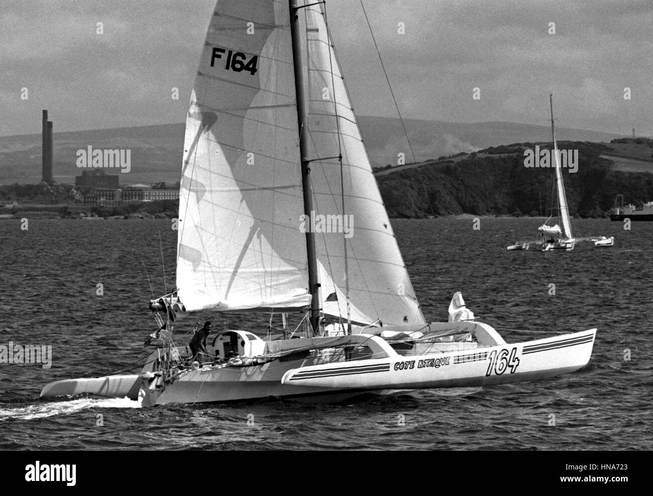 AJAXNETPHOTO. 2 giugno,1984.Plymouth in Inghilterra. -OSTAR GARA- TRIMARANO COTE BASQUE SKIPPER DA DIDIER MUNDUTEGUY (FRA). Foto:l'AJAX NEWS FOTO REF:840206 25 Foto Stock
