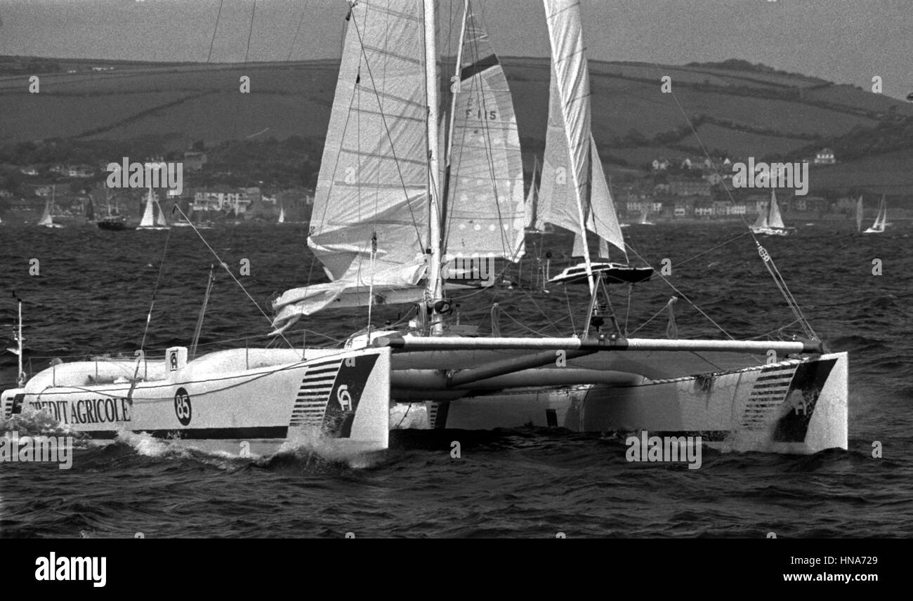 AJAXNETPHOTO. 2 giugno,1984.Plymouth in Inghilterra. -OSTAR GARA- CREDIT AGRICOLE SKIPPER DA PHILIPPE JEANTOT (FRA).barca capovolta. Foto:l'AJAX NEWS FOTO REF:840206 18 Foto Stock