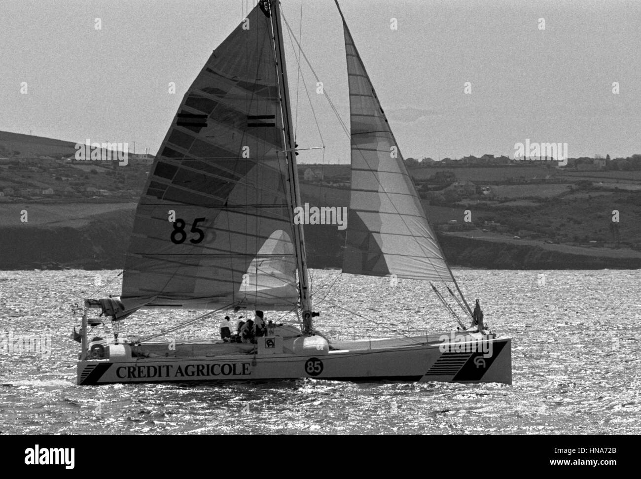 AJAXNETPHOTO. 2 giugno,1984.Plymouth in Inghilterra. -OSTAR GARA- CREDIT AGRICOLE SKIPPER DA PHILIPPE JEANTOT (FRA).barca capovolta. Foto:l'AJAX NEWS FOTO REF:840206 21 Foto Stock