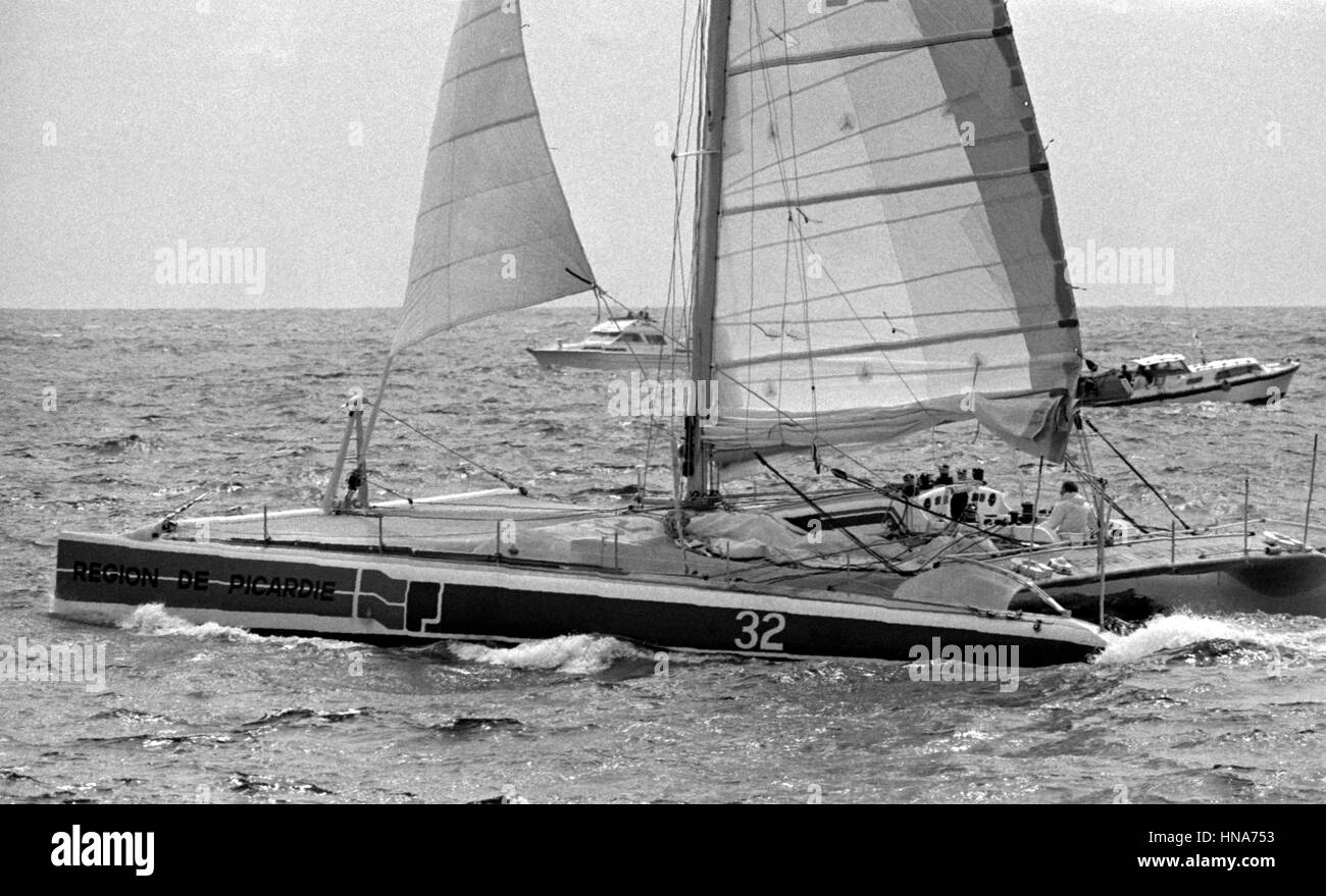 AJAXNETPHOTO. 2 giugno,1984.Plymouth in Inghilterra. -OSTAR GARA- catamarano regione Picardie skipper da ALAIN PETIT-ETIENNE (FRA) finito 25esimo assoluto. Foto:l'AJAX NEWS FOTO REF:840206 22 Foto Stock