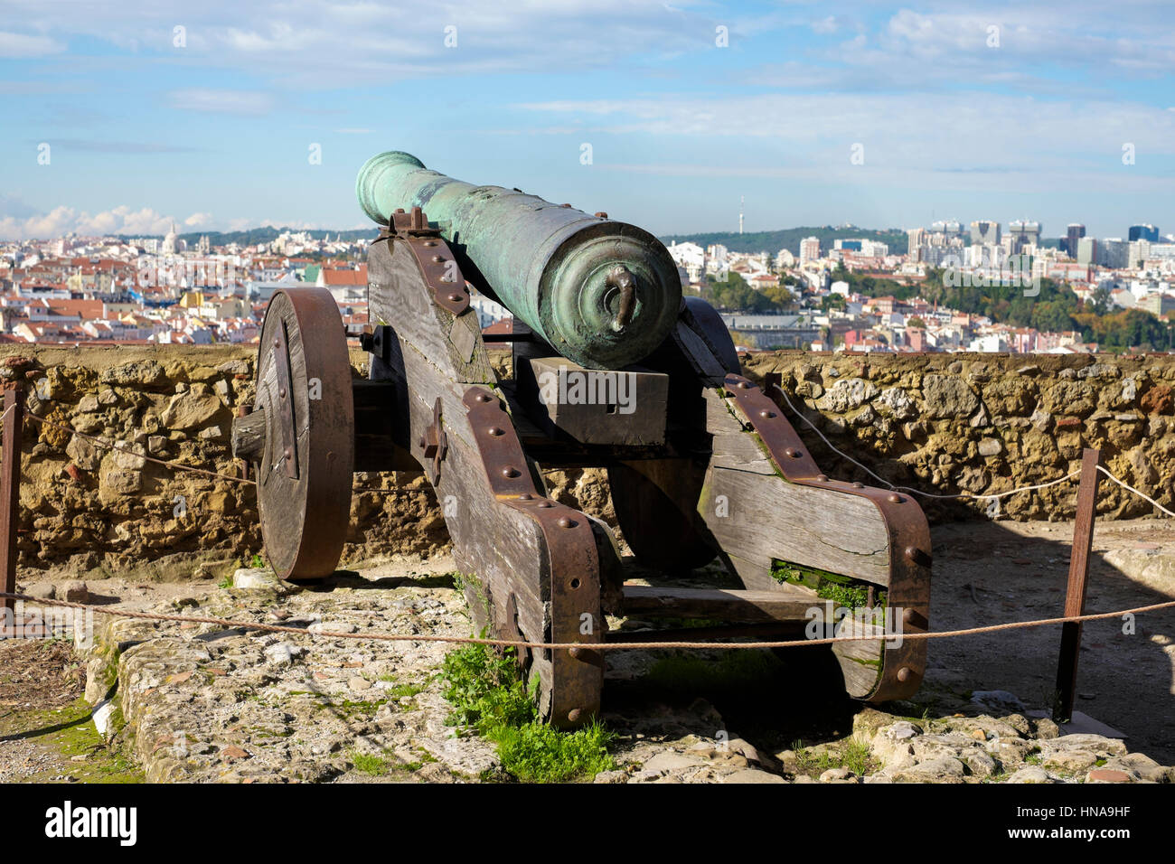 Il cannone sul castello di Sao Jorge, Lisbona, Portogallo Foto Stock