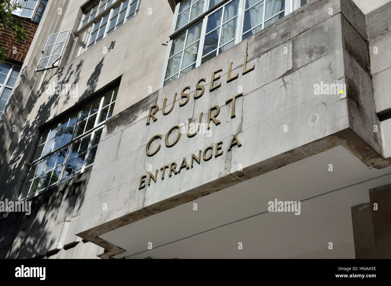 Russell Court apartment building in Woburn Place, Londra, Regno Unito. Foto Stock