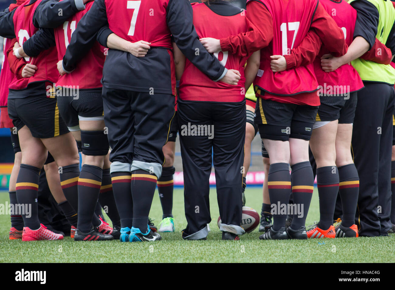 Cardiff, Galles. 10 Febbraio, 2017. Wale donne della squadra di rugby pratica su Cardiff Blue's campo in Cardiff. ©AimeeHerd Freelance Foto Stock