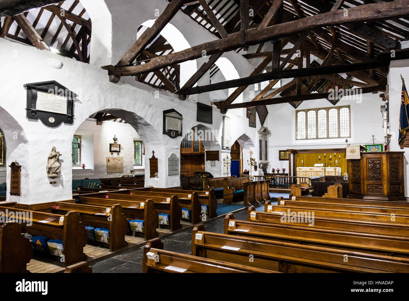 Interno della St Oswalds Chiesa, Grasmere, Lake District, Cumbria Foto Stock